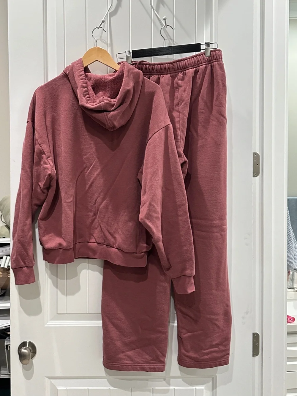 ALO Yoga Accolade Set in Burgundy Truffle